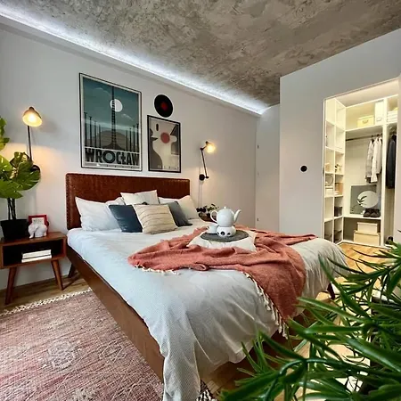 Modern Retro ~ 800m Main Square Appartement