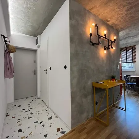 Modern Retro ~ 800m Main Square Апартаменты Вроцлав